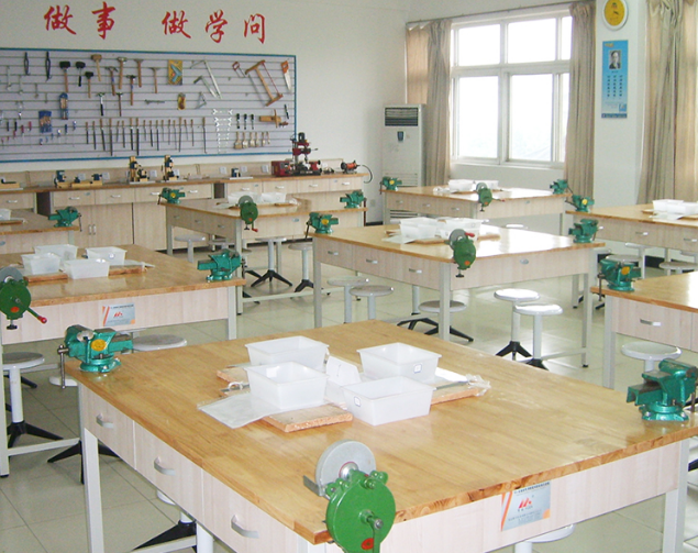 通用技術(shù)實(shí)驗(yàn)室