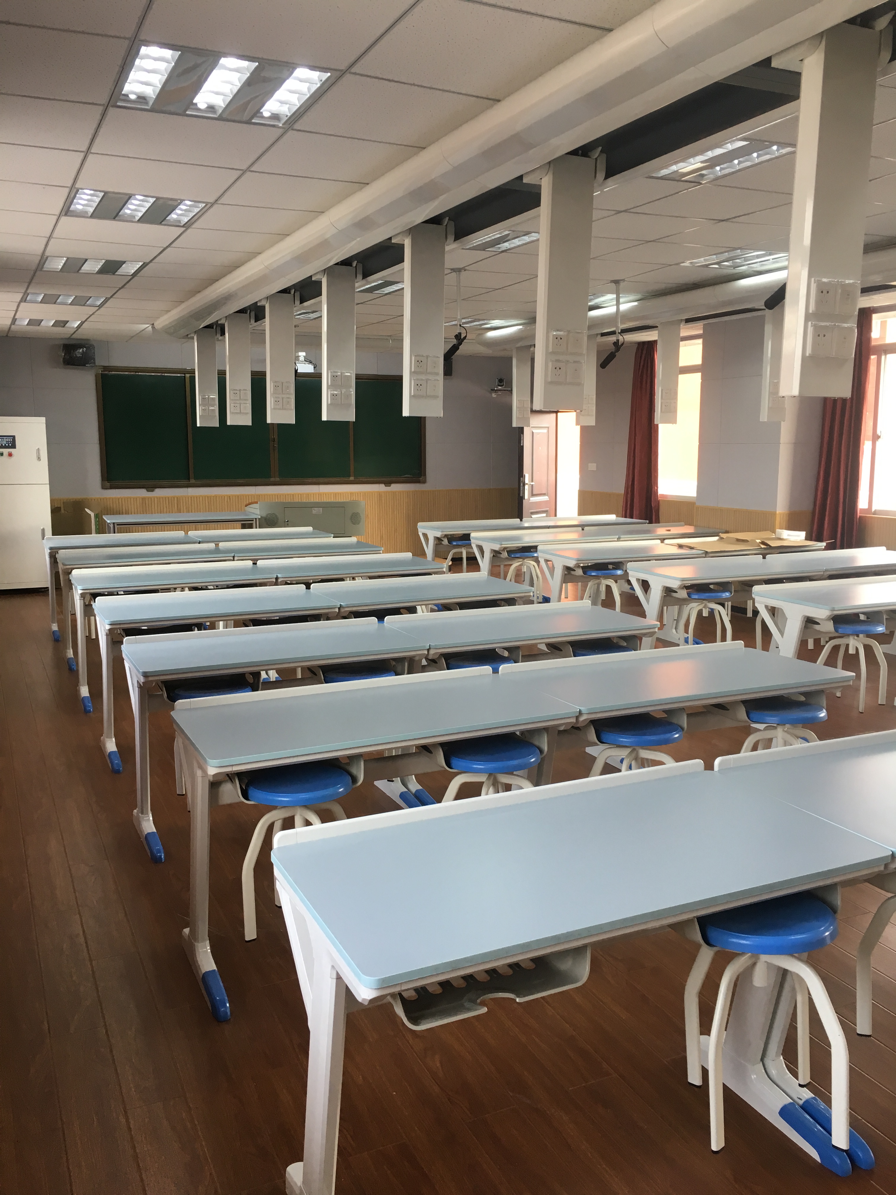 吊裝式化學(xué)實(shí)驗(yàn)室